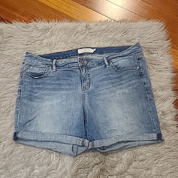Torrid womens cotton stretch cuffed blue‎ jean shorts size 20 - Picture 1 of 4
